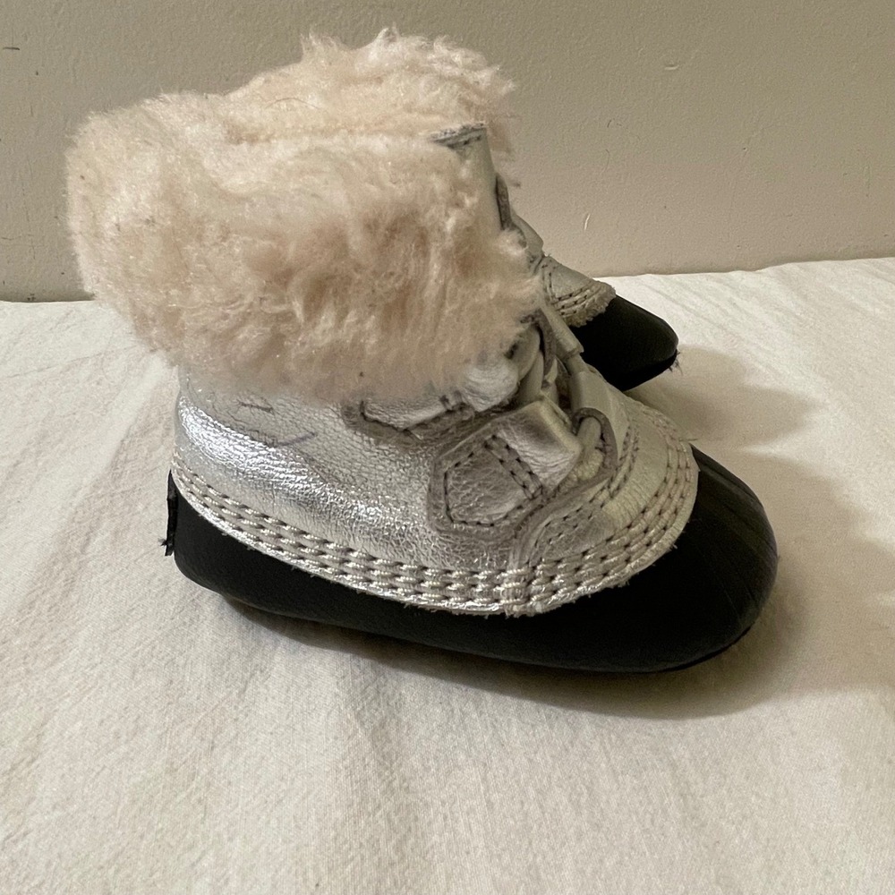 Sorel Kids Size 3 Nakiska Silver Metallic Faux Fur Infant Booties Slippers Shoes